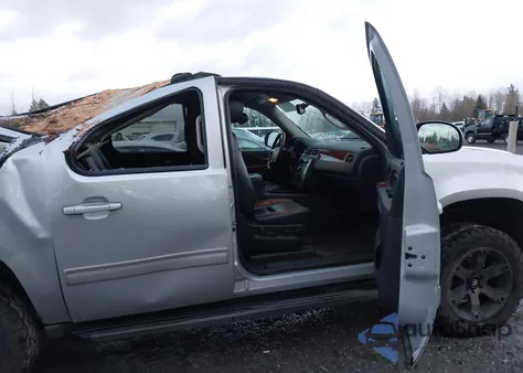 2013 GMC Yukon Xl 1500 Slt z USA, uszkodzony, nr VIN 1GKS2KE72DR177952